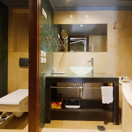 Civitas Aparthotel 4*
